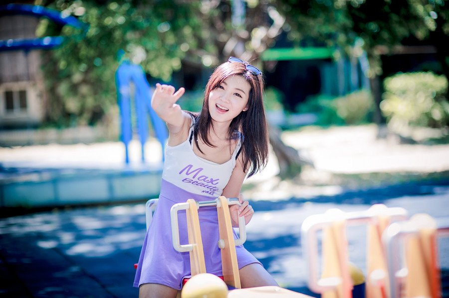 我可以假装不知道一直微笑扮演你的配角。